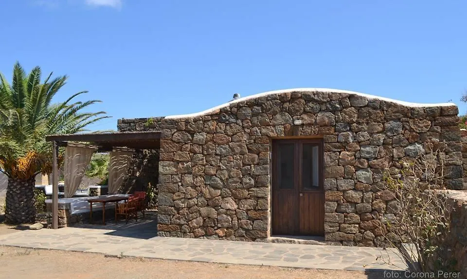 Dammuso Primavera Pantelleria 0*,